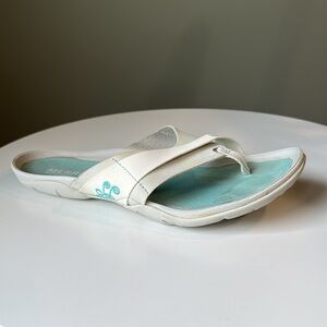 Merrell Barefoot Sandals Flip Flops Molded Footbed Comfort Beach Size 8 Flawed